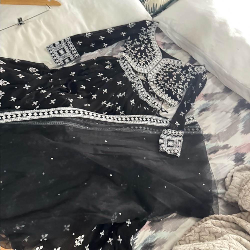 Black and White Embroidered Lehenga Set
S-M
